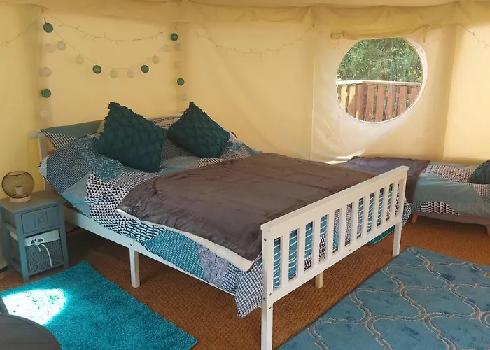 Yurt Uchaf Off-Grid Glamping