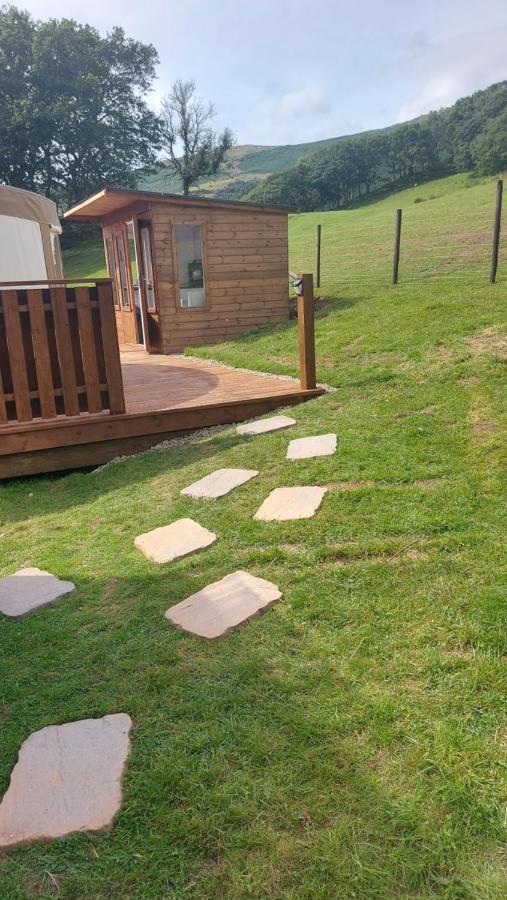 Yurt Uchaf Off-grid Glamping