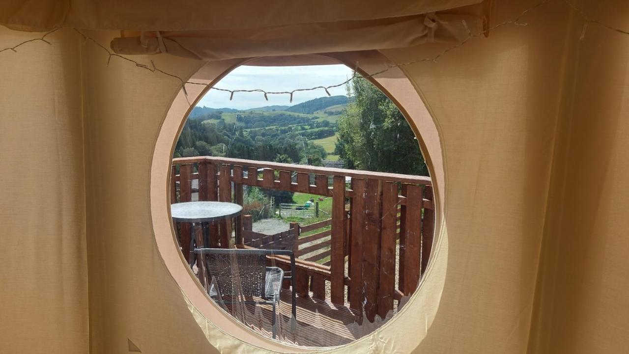 Yurt Uchaf Off-grid Glamping Tente de luxe Machynlleth