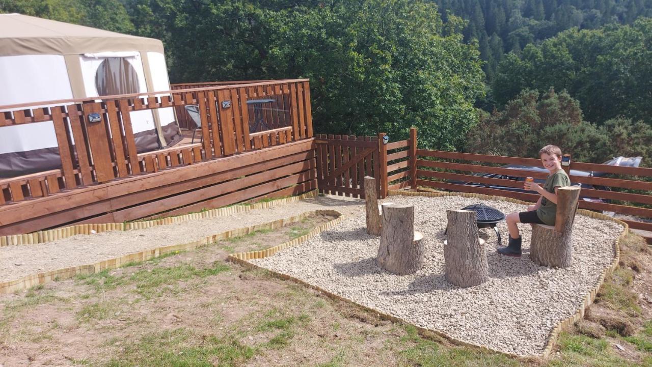 Yurt Uchaf Off-grid Glamping
